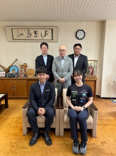 スピードスケート吉田選雪乃手　合宿のため登別に来訪