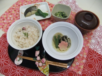 栄養課　ひなまつり・ホワイトデー・春分の日　特別メニューを提供いたしました