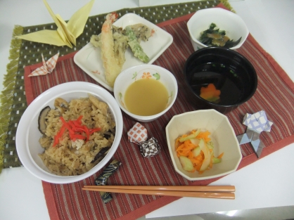 栄養課　敬老の日・秋分の日　特別メニューを提供いたしました