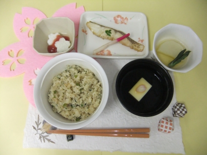 栄養課　ゴールデンウィークの特別メニューを提供いたしました①