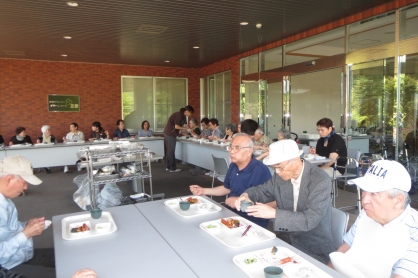 老健デイケアにて串焼きを行いました