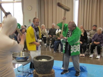 もちつき会開催ーグリーンコート三愛