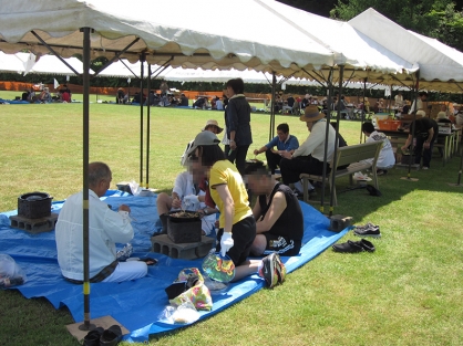 ジンギスカンに舌鼓－野外食を開催