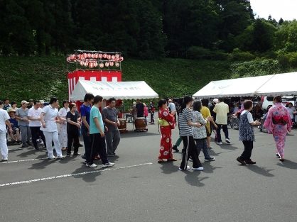 盆踊りを開催しました