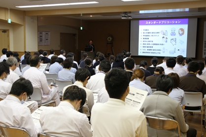 全職員対象の感染対策研修会を開催