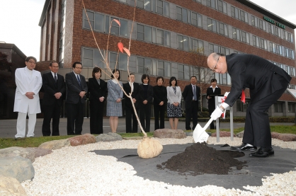 創立50周年記念植樹を実施