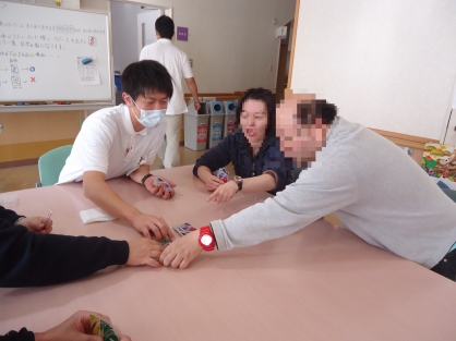 【精神科デイ・ナイトケア】１１月の活動紹介「UNO大会」