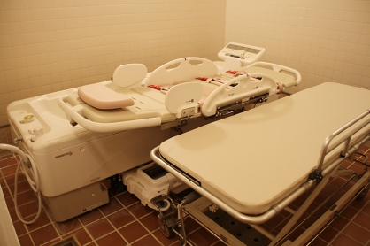 南館1階浴室の介護浴槽入れ替え