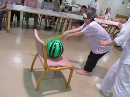 【精神OT】 西4階病棟でスイカ割り