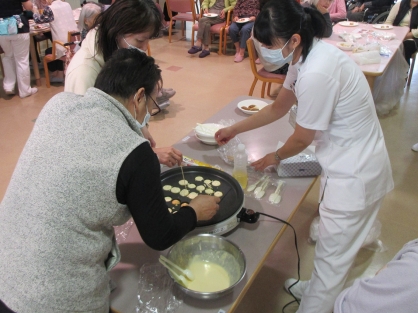 西館4階病棟で「バレンタインレク」を開催