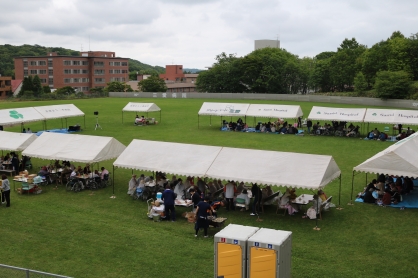 ジンギスカンに舌鼓ー毎年恒例の「野外食」