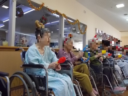 各病棟でクリスマス会を開催