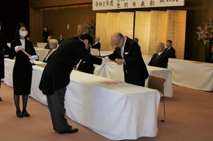 当院理事長が登別市功労者表彰を授賞しました
